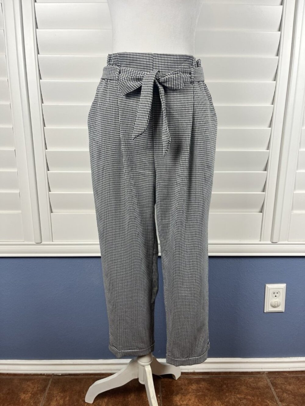 Sienna Sky Women’s Large Black White Gingham Paperbag Waist Cropped Pants